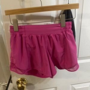Lululemon hotty hot short 4” size 6